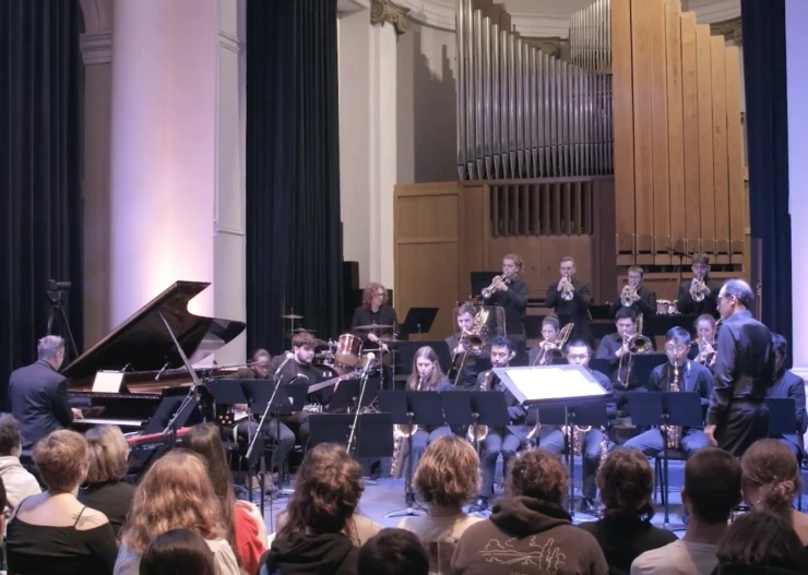 22) Concert Big Band