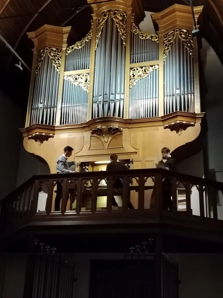 4DA82960-2679-4D87-B72E-F8F6688984C6_1_105_c