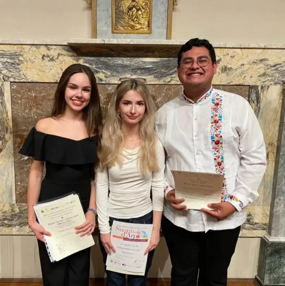 Peut etre une image de ? 3 personnes et ‎texte qui dit ’‎Category B ั Suarn d'Ara الامم စ 1 Prize (Zeynep Duru Gulec) 2 Prize (Miguel Ángel Jimé nez Govea) 3 Prize (Der ya Kofteciog lu)‎’‎‎